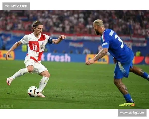 莫德里奇赛后兴奋庆祝彰显团队凝聚力与团结精神